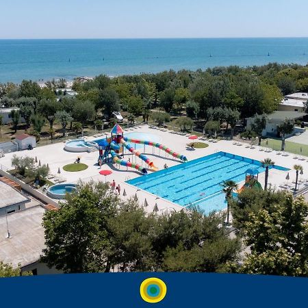 Club Del Sole Stork Family Collection Hotell Giulianova Exteriör bild