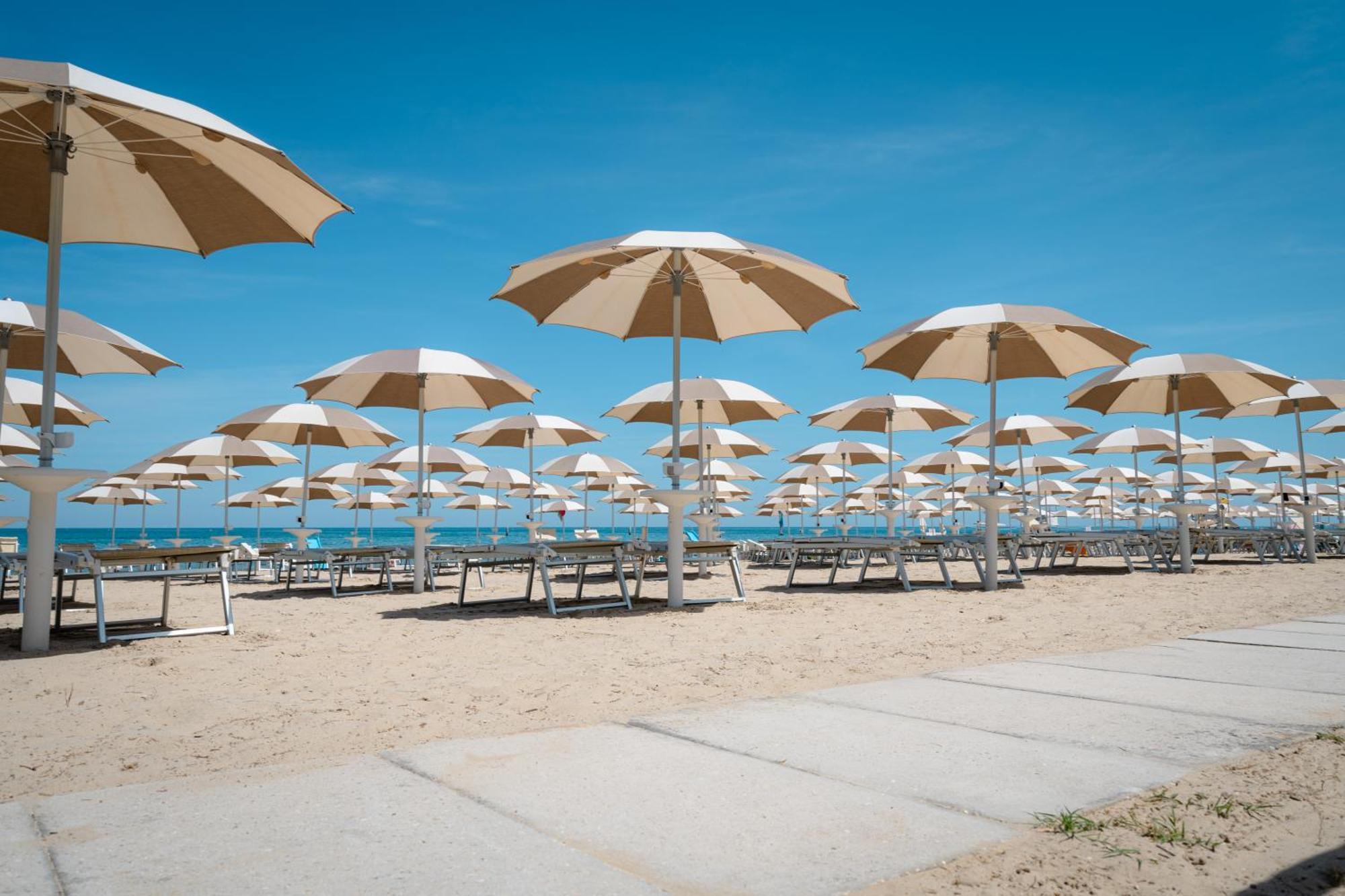 Club Del Sole Stork Family Collection Hotell Giulianova Exteriör bild