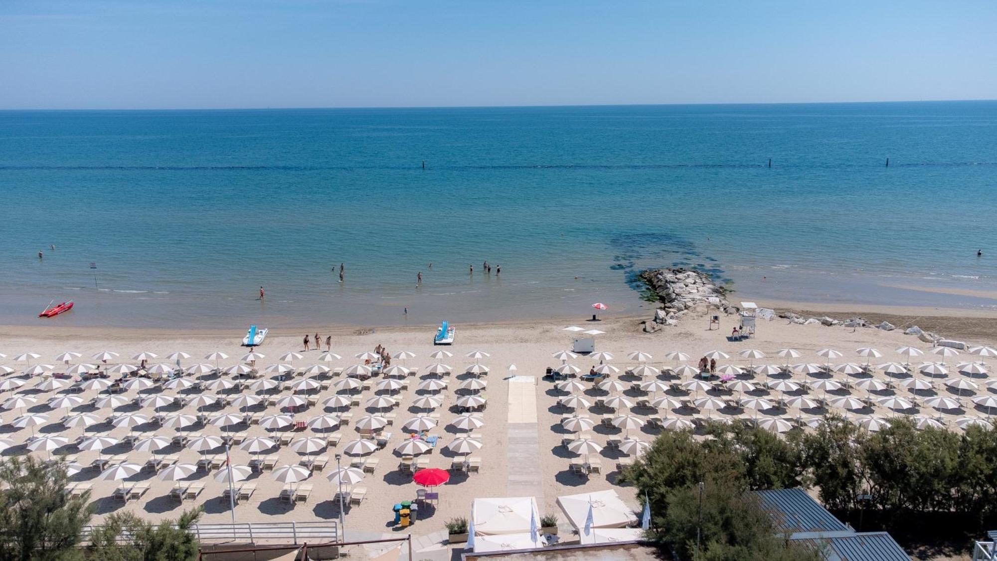 Club Del Sole Stork Family Collection Hotell Giulianova Exteriör bild
